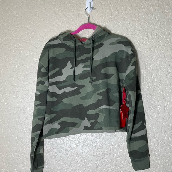 Camo Print Cropped Hoodie Size S/M Roma Concepts  by Rosee NWT - Picture 3 of 7